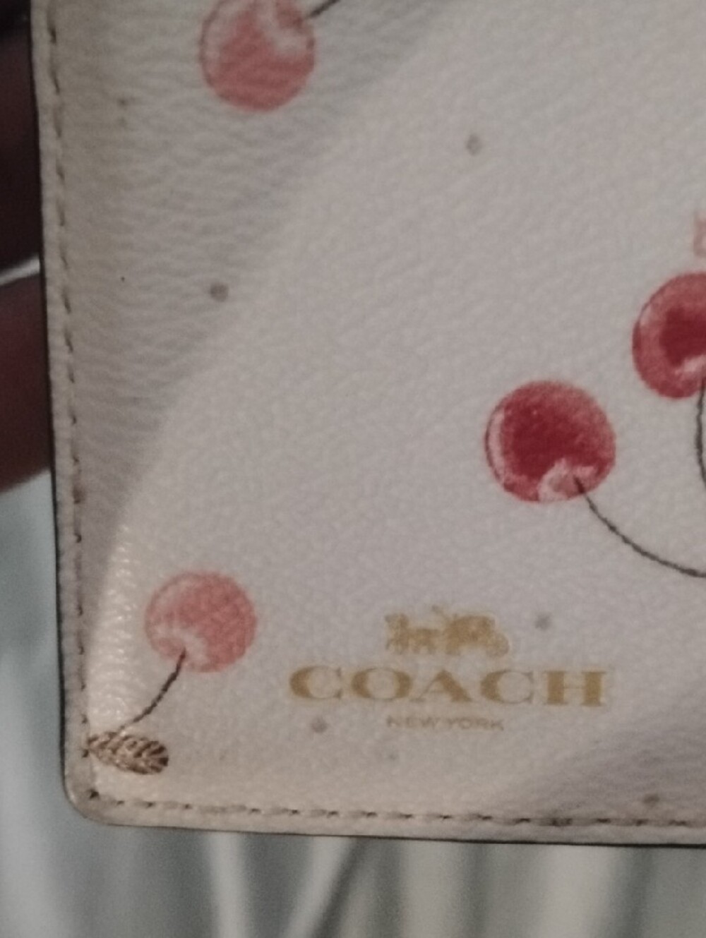 Coach White Cherry Print Leather ID Card Holder with Gold Logo and Silver Clip - Picture 5 of 9
